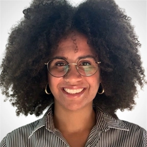 Headshot of Hannah Savage