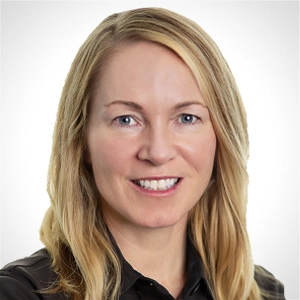 Headshot of Iris Llewellyn